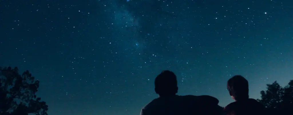 Bautizo de estrellas Cielo nocturno: símbolo de la eternidad